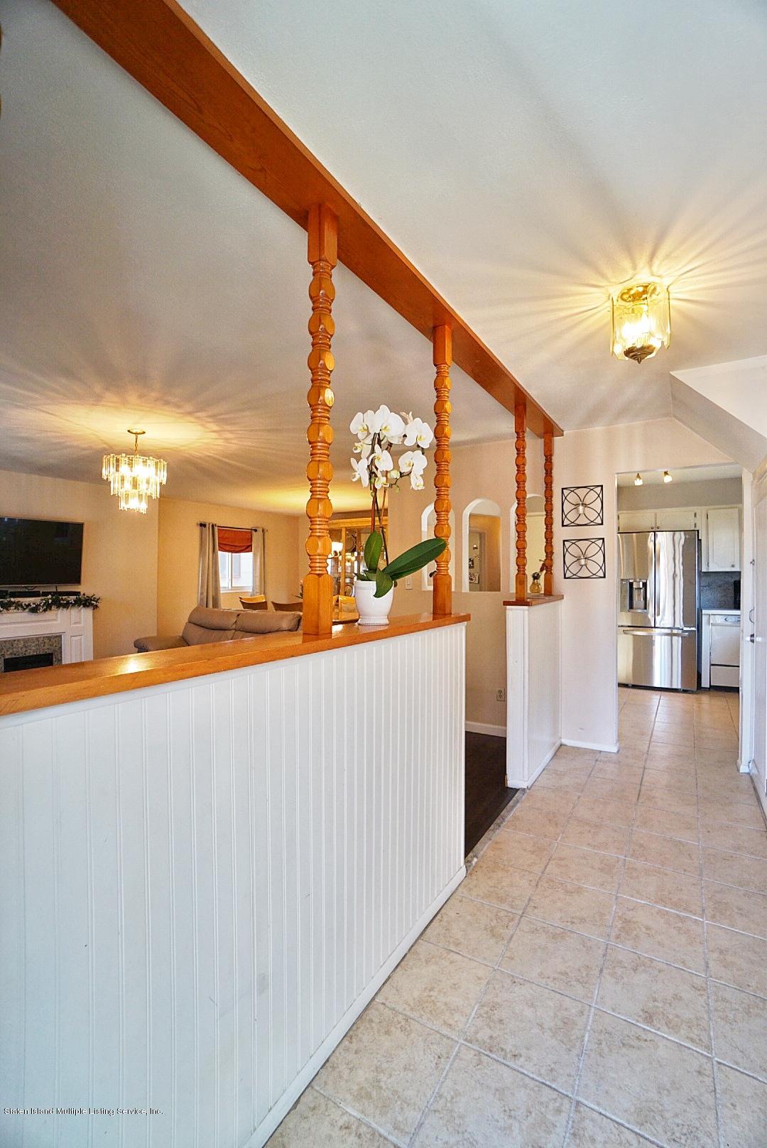 (6) First Floor Entry Foyer