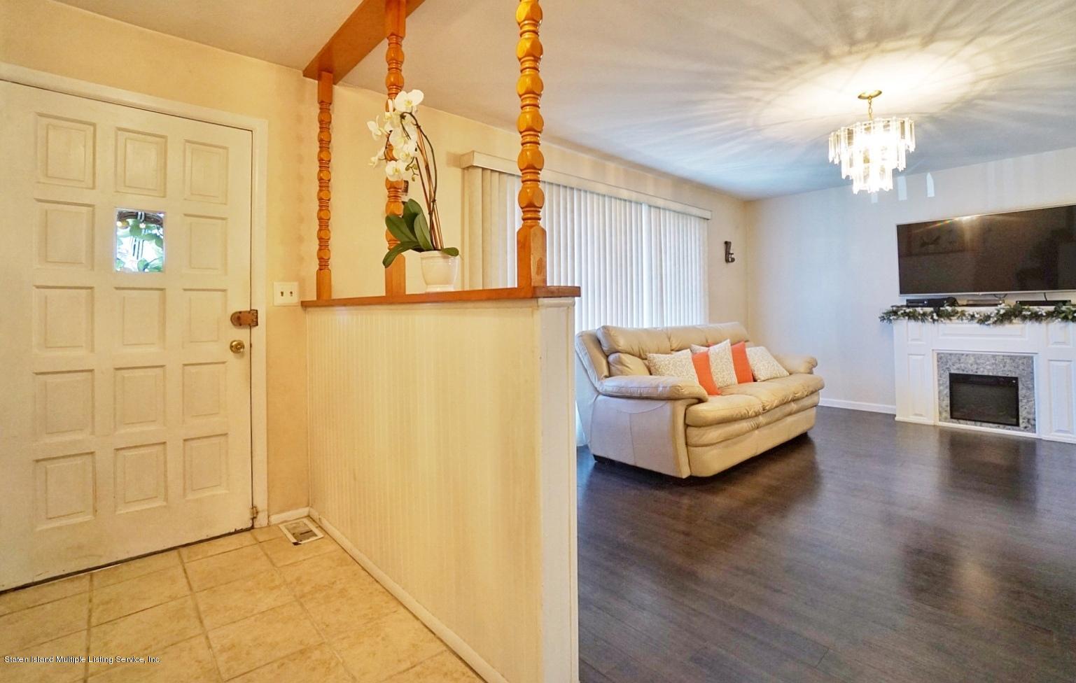 (7) First Floor Foyer and Living Room