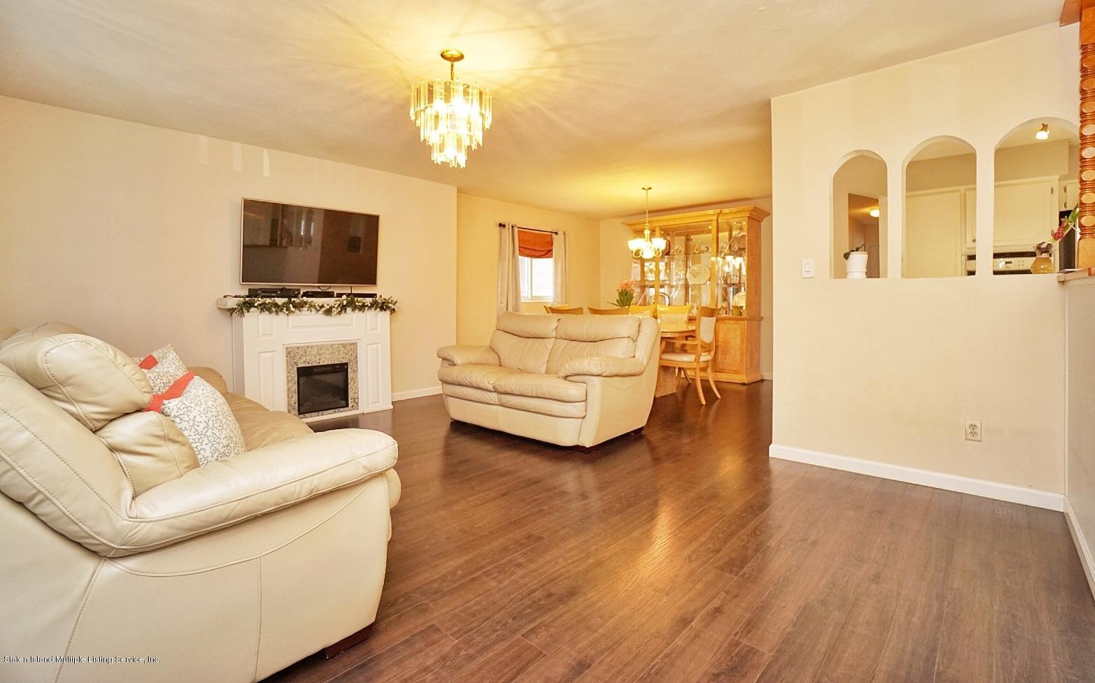 3 Birch Road Staten Island, NY 10303 - Photo 8 of 46 (8) First Floor Living Room