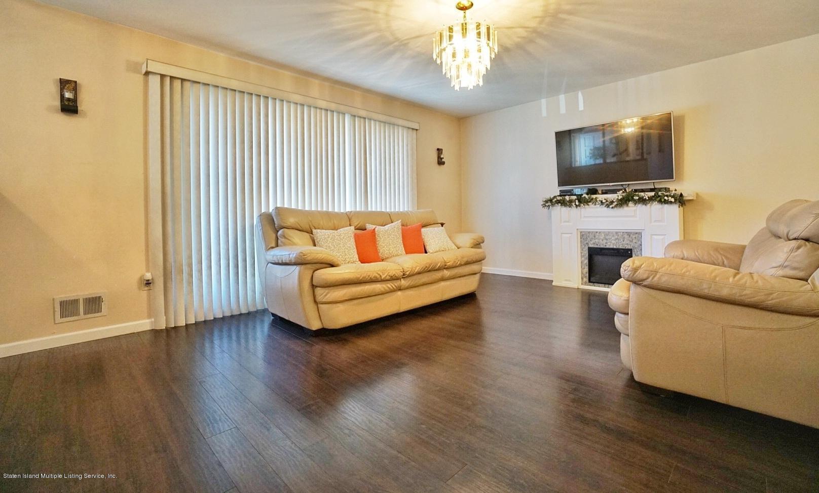 3 Birch Road Staten Island, NY 10303 - Photo 10 of 46 (10) First Floor Living Room