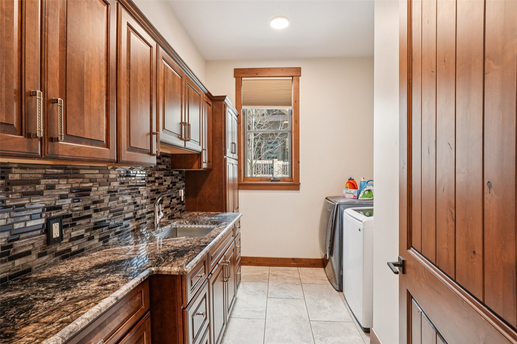 104 Talon Circle Silverthorne, CO 80498 - Photo 23 of 50 a kitchen with granite countertop a refrigerator and a stove