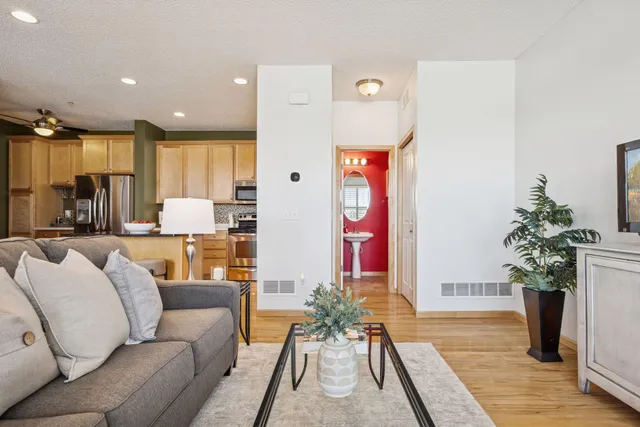 $285,000 | 11712 84th Avenue North, Maple Grove, MN 55369