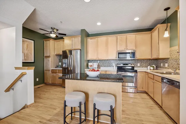 $285,000 | 11712 84th Avenue North, Maple Grove, MN 55369