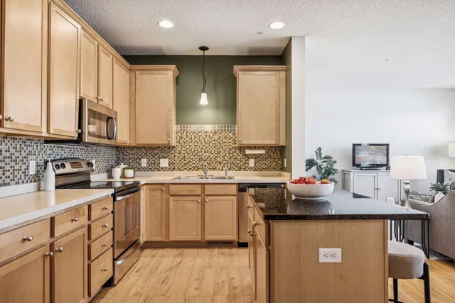 $285,000 | 11712 84th Avenue North, Maple Grove, MN 55369