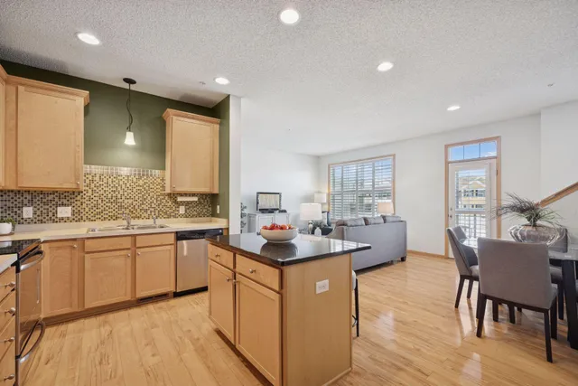 $285,000 | 11712 84th Avenue North, Maple Grove, MN 55369