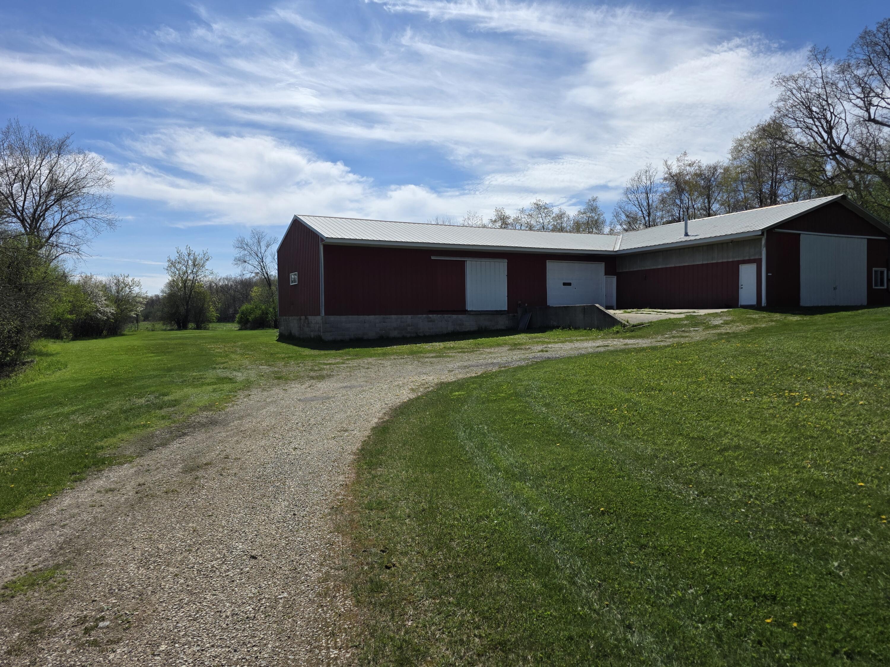 S53W24945 Glendale Road Waukesha, WI 53189 - Photo 8 of 48 8