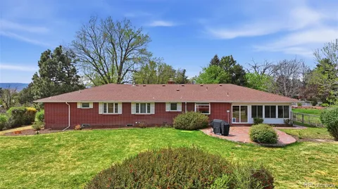 a view of a yard in front of house