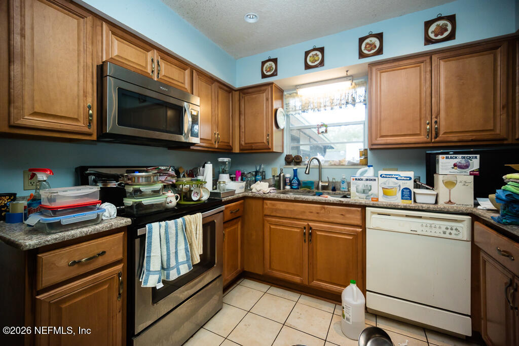 6140 Thistlewood Road Jacksonville, FL 32277 - Photo 18 of 35 Kitchen View 2
