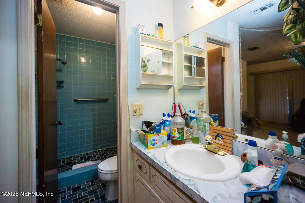 6140 Thistlewood Road Jacksonville, FL 32277 - Photo 24 of 35 Master Bathroom