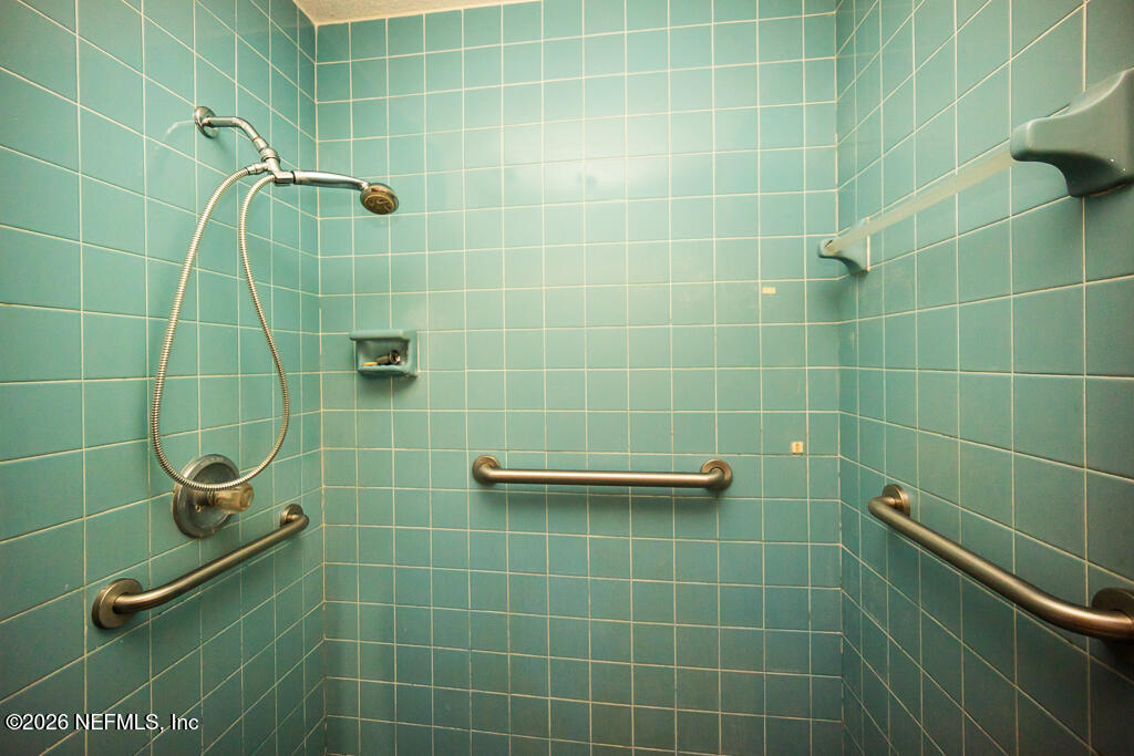 6140 Thistlewood Road Jacksonville, FL 32277 - Photo 25 of 35 Master Shower
