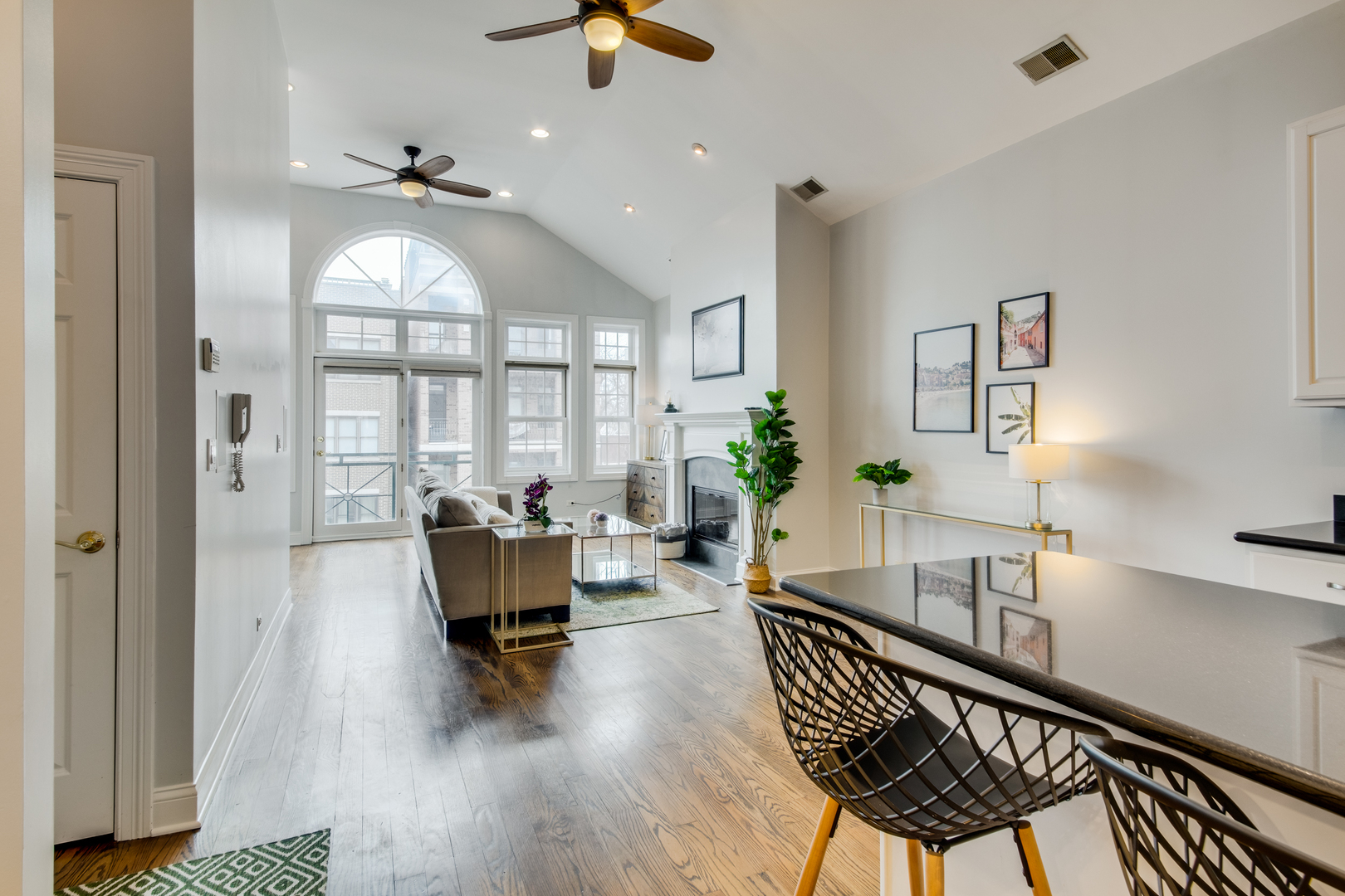 4146 North Lincoln Avenue, Unit 3 Chicago, IL 60618 - Photo 11 of 32 a living room with furniture
