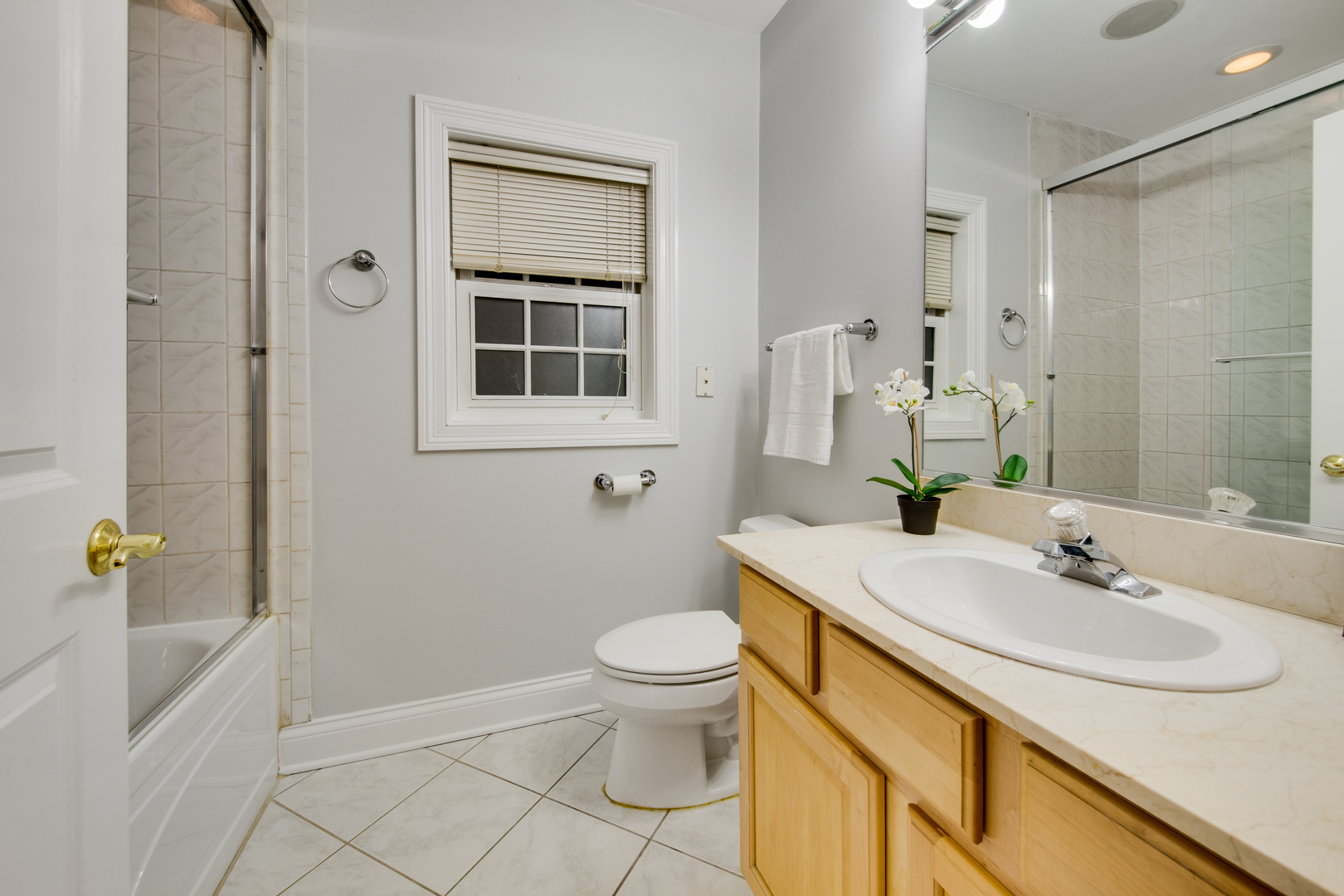 4146 North Lincoln Avenue, Unit 3 Chicago, IL 60618 - Photo 26 of 32 a bathroom with a sink toilet and shower