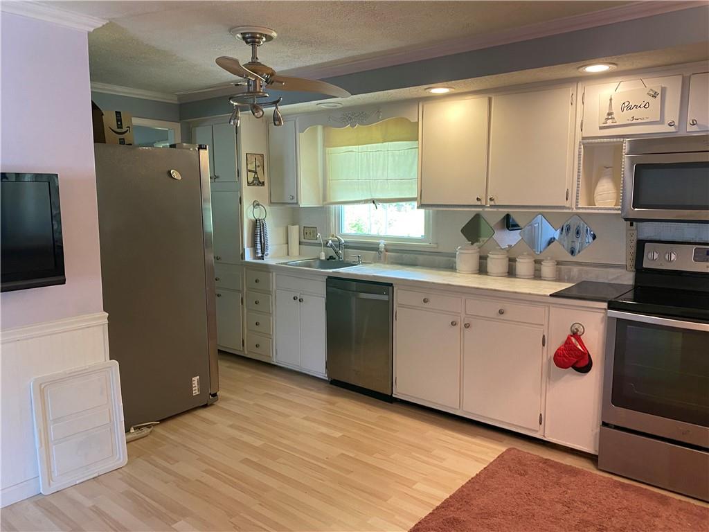7427 Harcourt Road Indianapolis, IN 46260 - Photo 12 of 25 Gallery Image 12