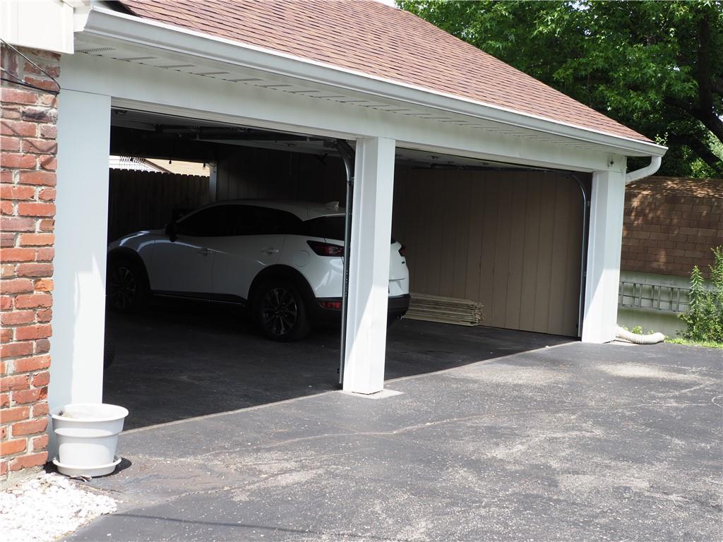 7427 Harcourt Road Indianapolis, IN 46260 - Photo 3 of 25 Gallery Image 3