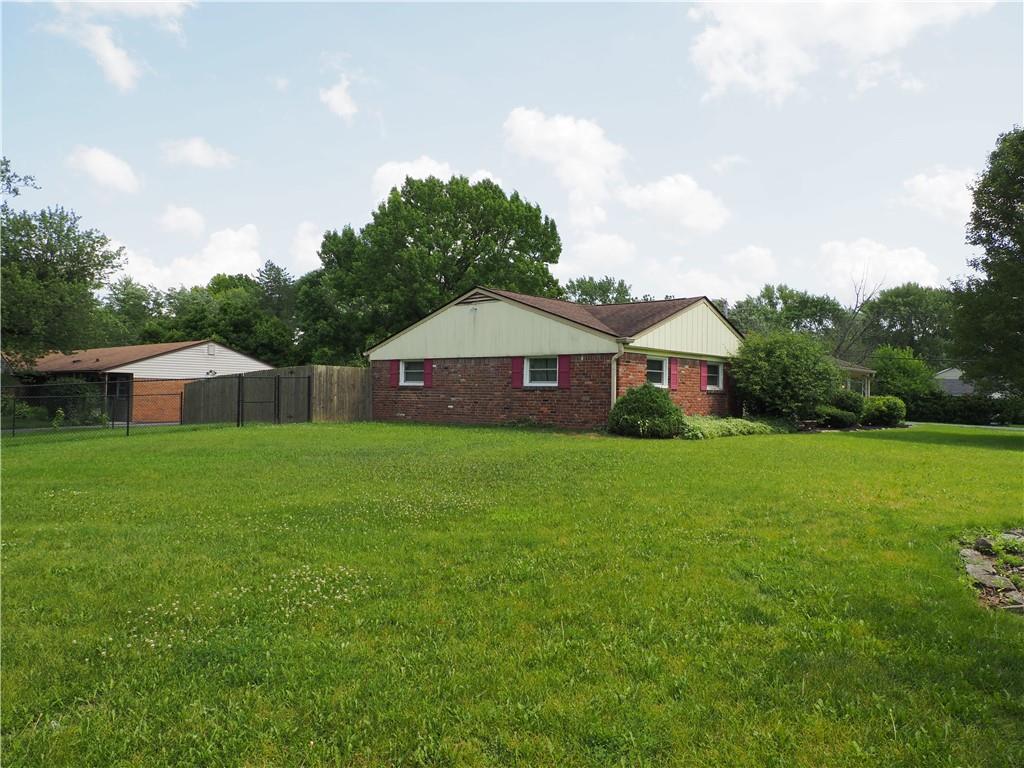 7427 Harcourt Road Indianapolis, IN 46260 - Photo 5 of 25 Gallery Image 5