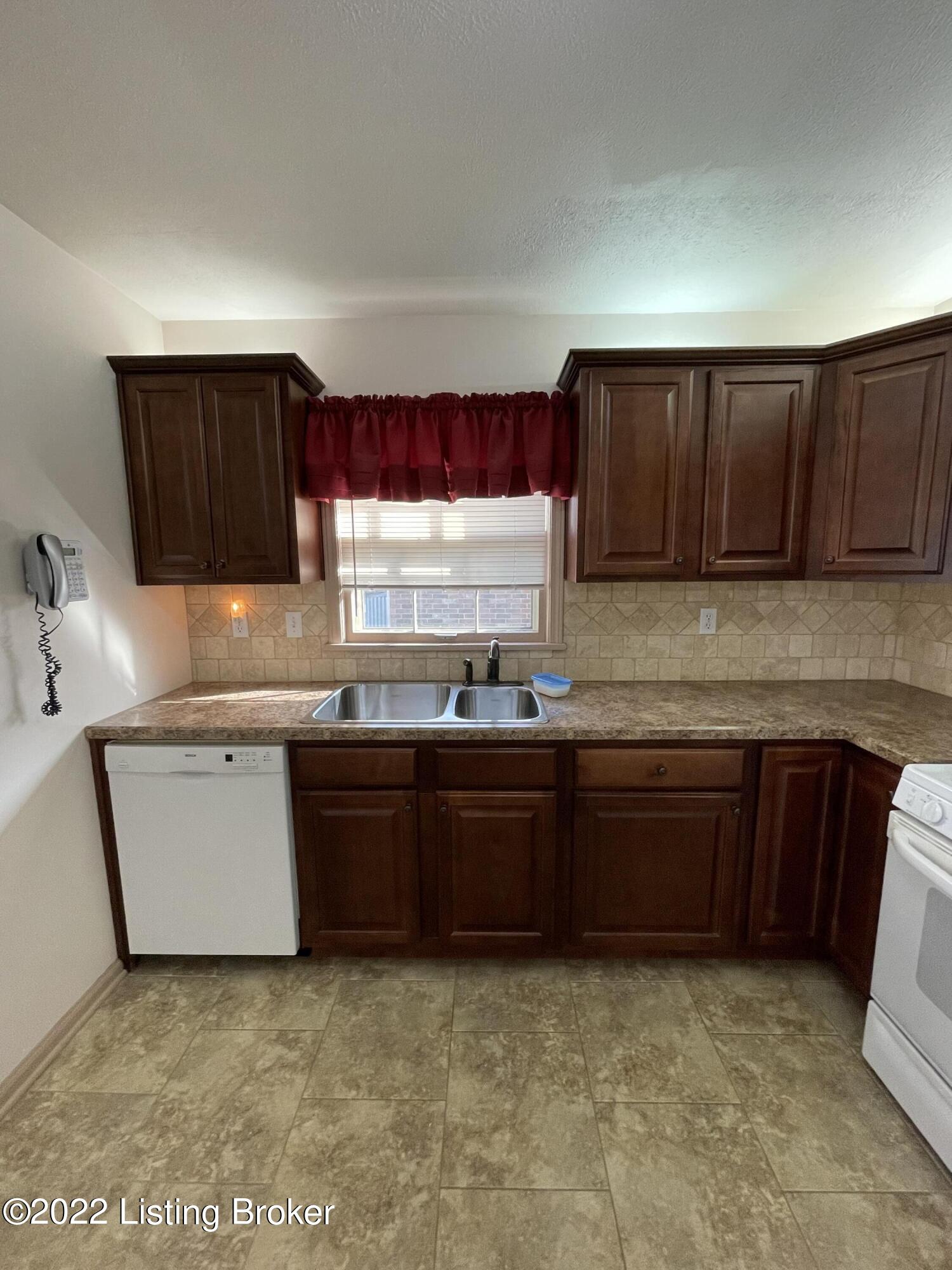 8611 Moody Road Louisville, KY 40219 - Photo 12 of 26 Eat in Kitchen