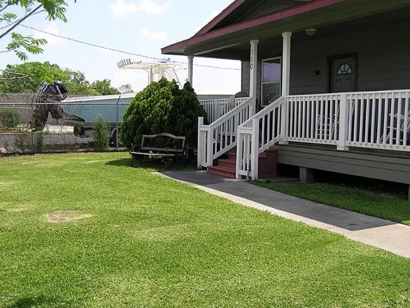 $3,000 | 110 Carolyn Street, Unit 1, La Marque, TX 77568