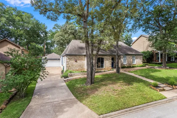 $420,000 | 112 Broken Bough Lane, Conroe, TX 77304