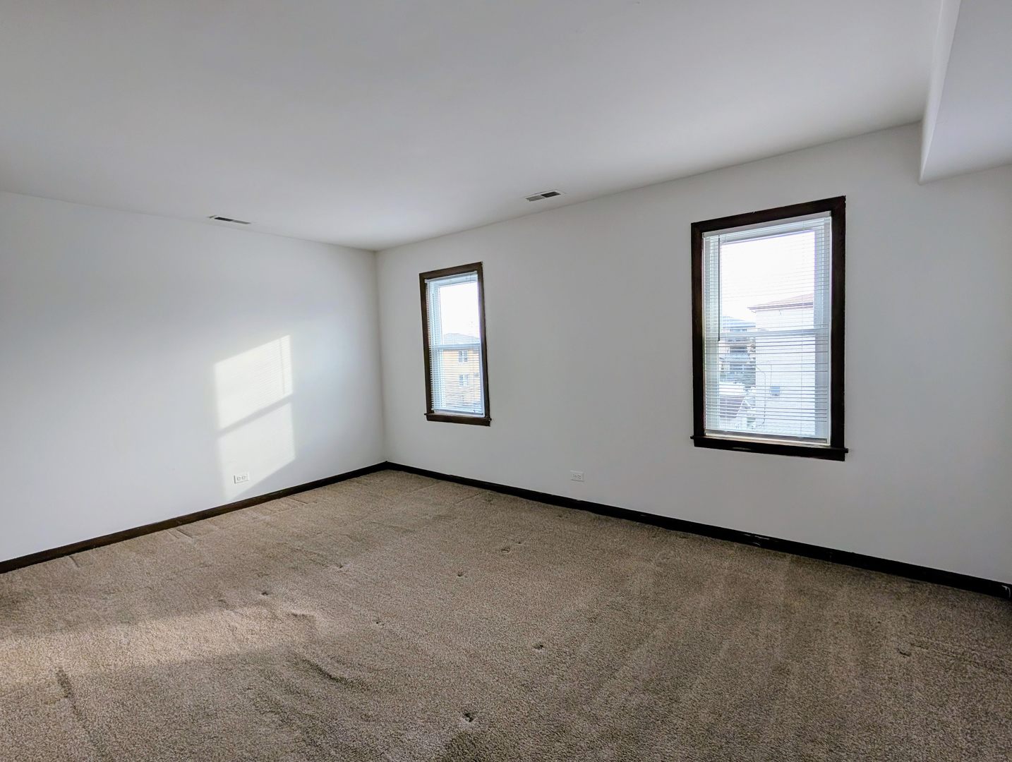 8143 Marion Drive, Unit 3E Justice, IL 60458 - Photo 7 of 9 an empty room with windows