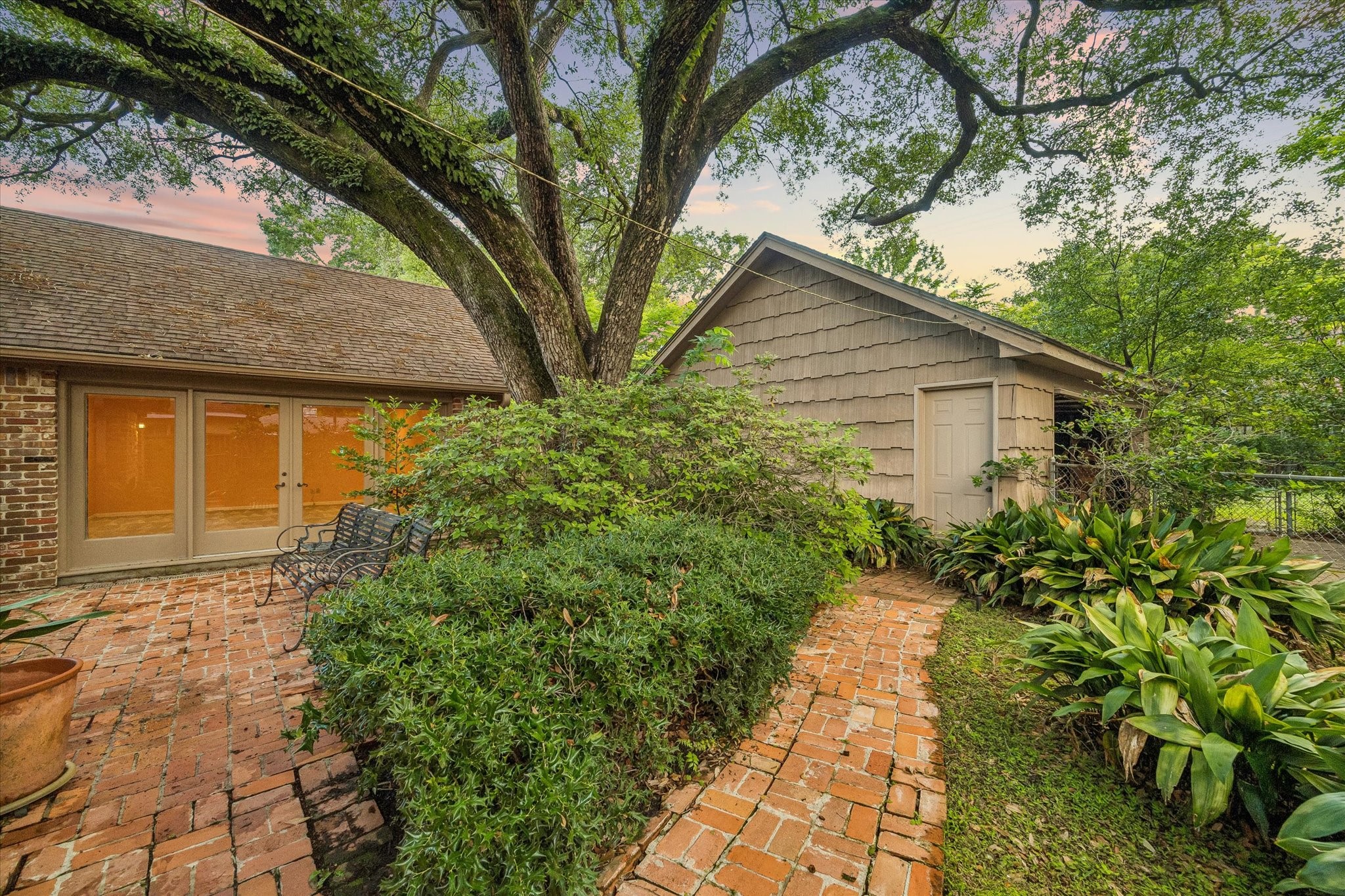 2126 Chimney Rock Road Houston, TX 77057 - Photo 27 of 30