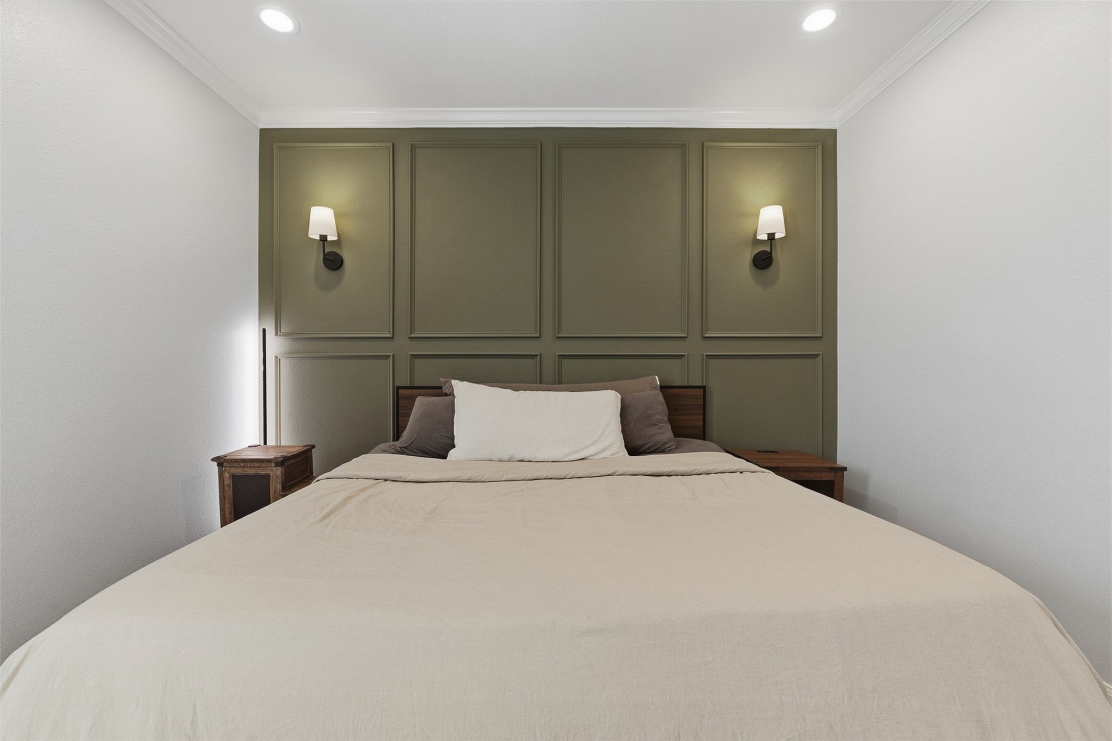 16879 Balmoral Street Montgomery, TX 77316 - Photo 15 of 25 a bedroom with a bed and a potted plant