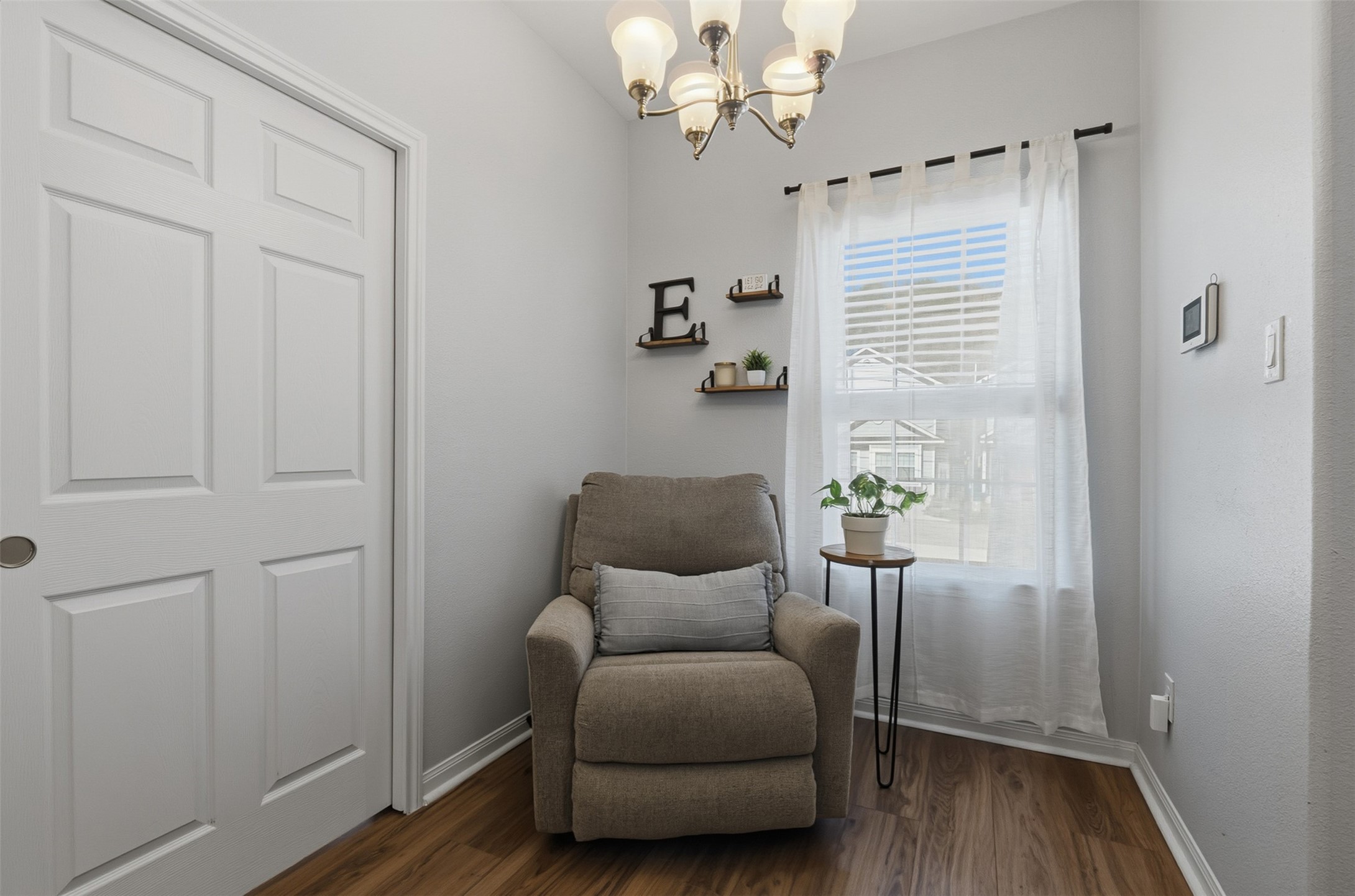 16879 Balmoral Street Montgomery, TX 77316 - Photo 6 of 25 a living room with furniture and wooden floor
