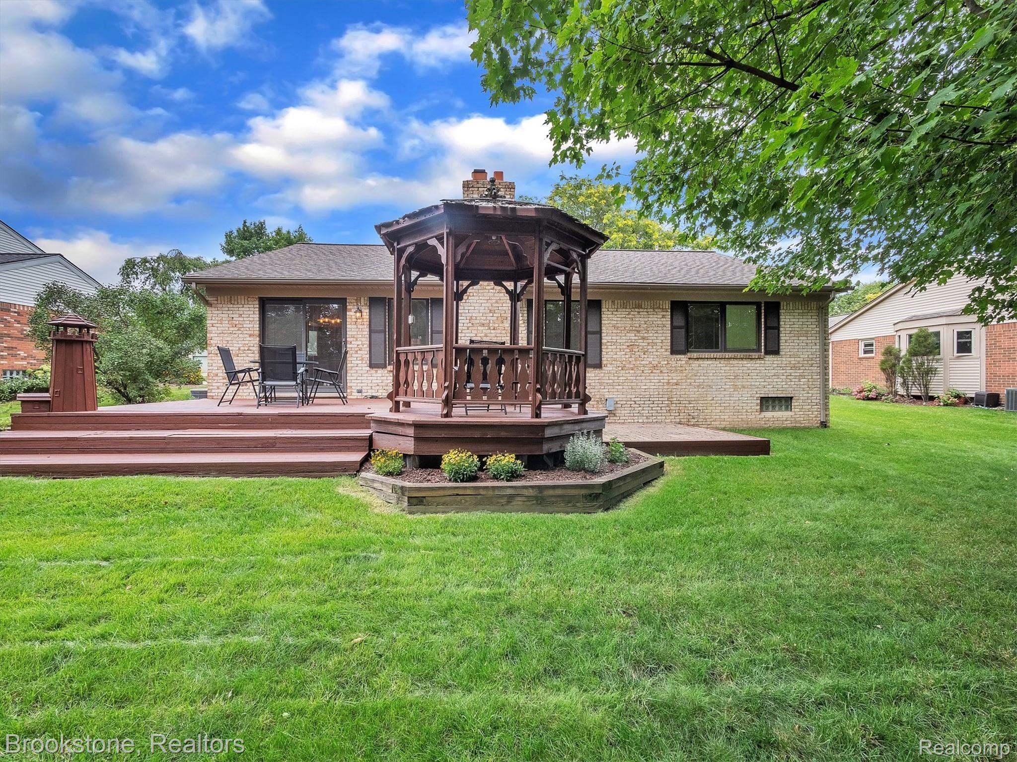 2093 Warrington Road Rochester, MI 48307 - Photo 38 of 39 49-2093 Warrington Rd-Windowstill Real Estate Photography-49.jpg
