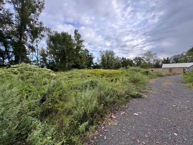 $349,900 | Boston Neck Road, Suffield, CT 06078