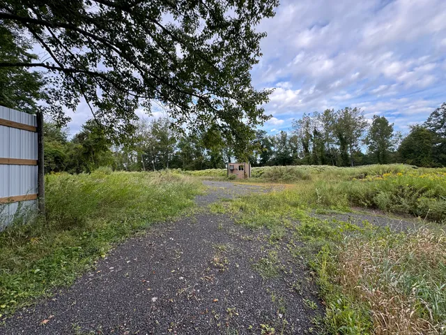 $349,900 | Boston Neck Road, Suffield, CT 06078