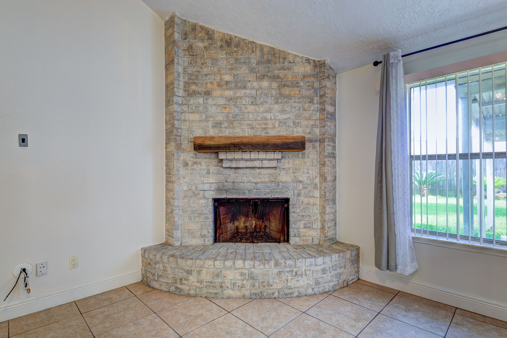 9742 Charmont Road La Porte, TX 77571 - Photo 7 of 27