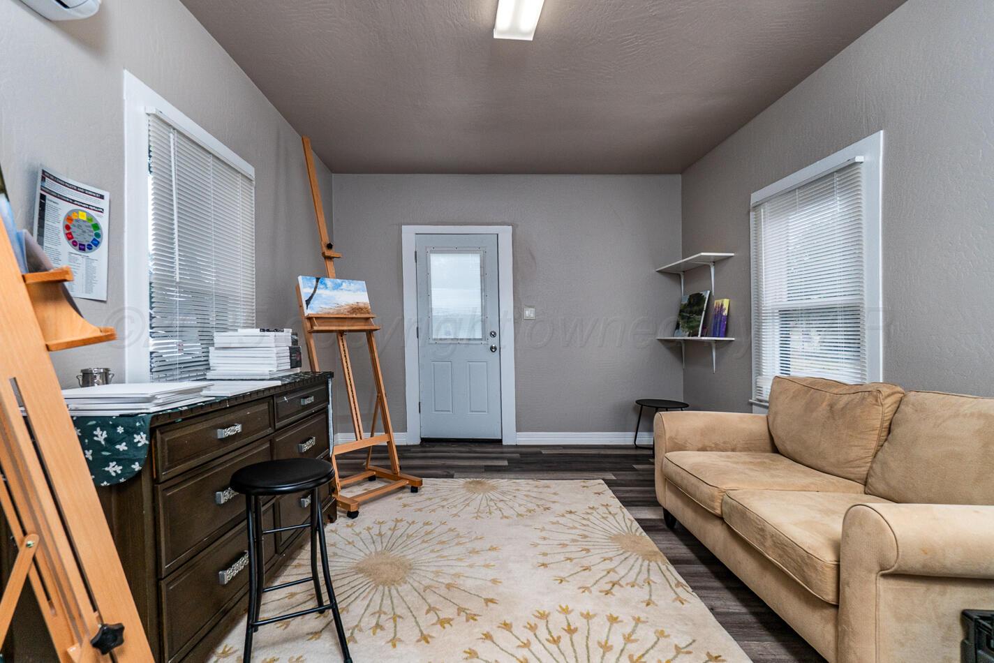700 21st Street Canyon, TX 79015 - Photo 27 of 30 a living room with furniture
