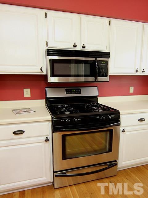 4952 Royal Adelaide Way Raleigh, NC 27604 - Photo 8 of 25 Stainless Steel Gas Range, microwave, dishwasher; new paint.