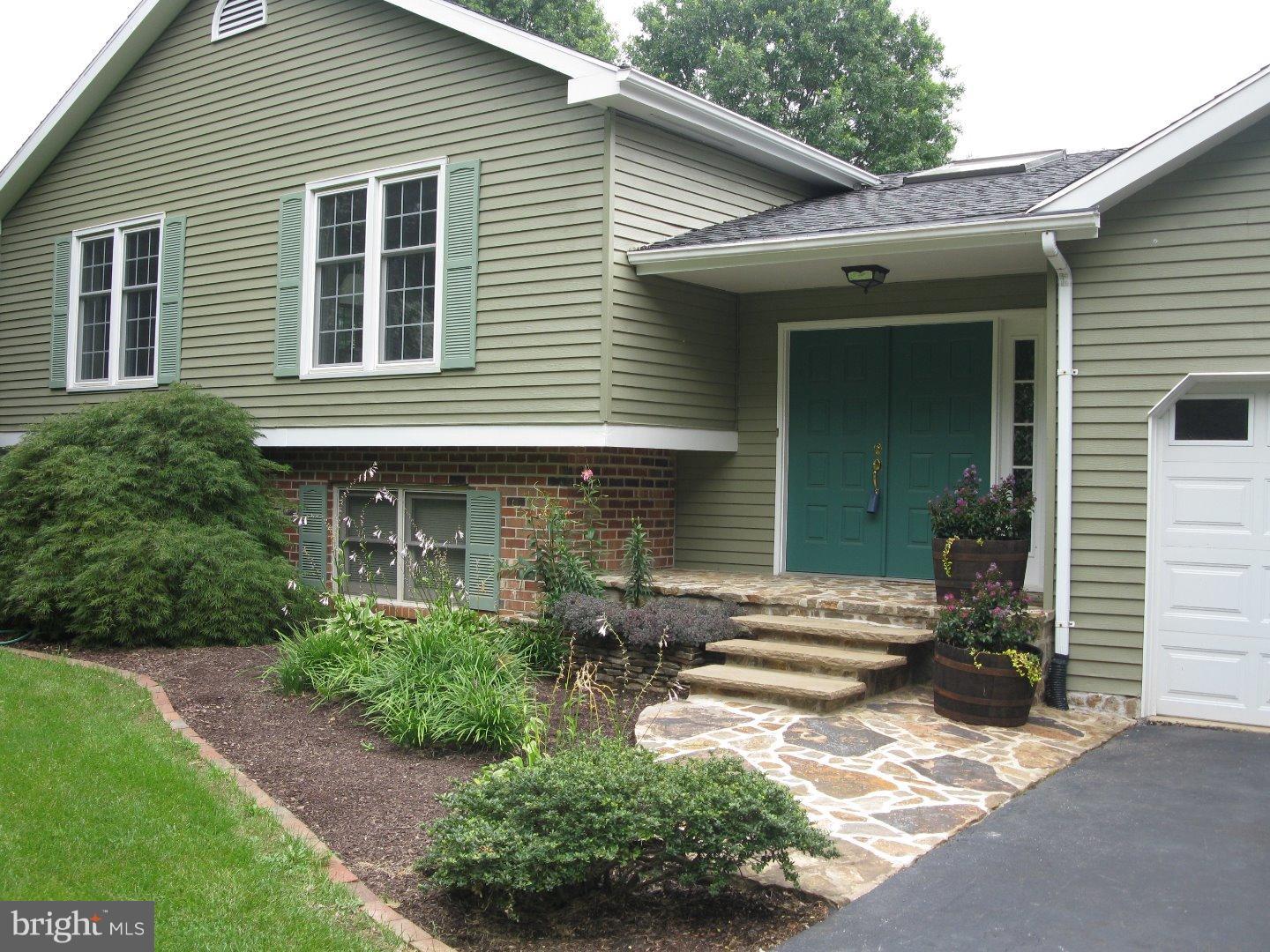 117 Country Flower Road Newark, DE 19711 - Photo 2 of 23 Exterior Front