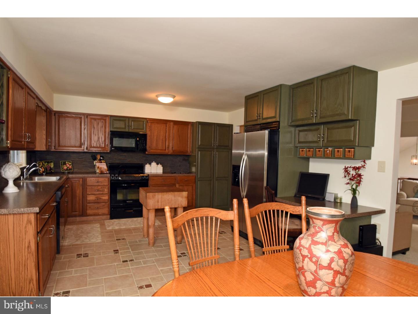117 Country Flower Road Newark, DE 19711 - Photo 8 of 23 Kitchen