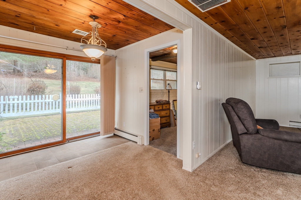 411 Forest Hills Road Springfield, MA 01128 - Photo 13 of 26