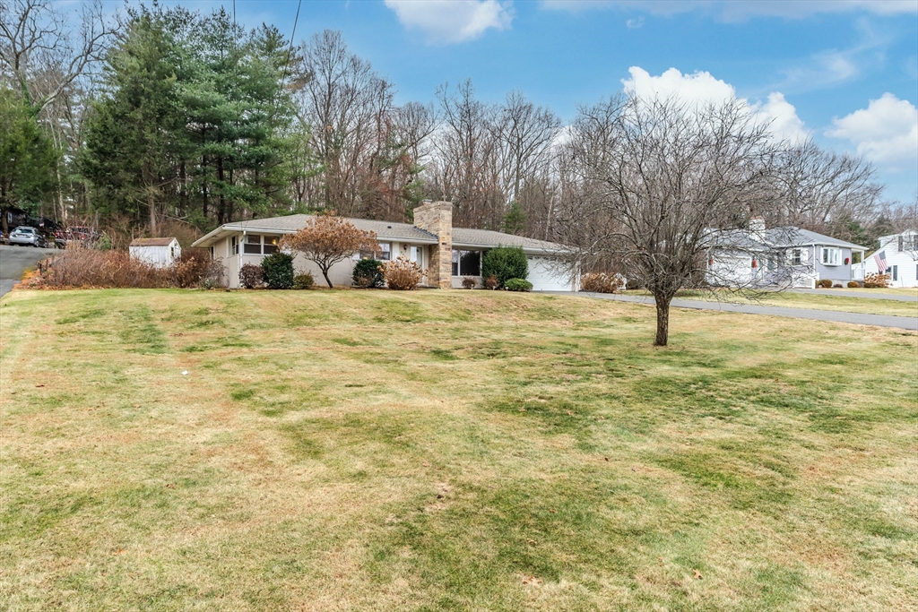 411 Forest Hills Road Springfield, MA 01128 - Photo 3 of 26