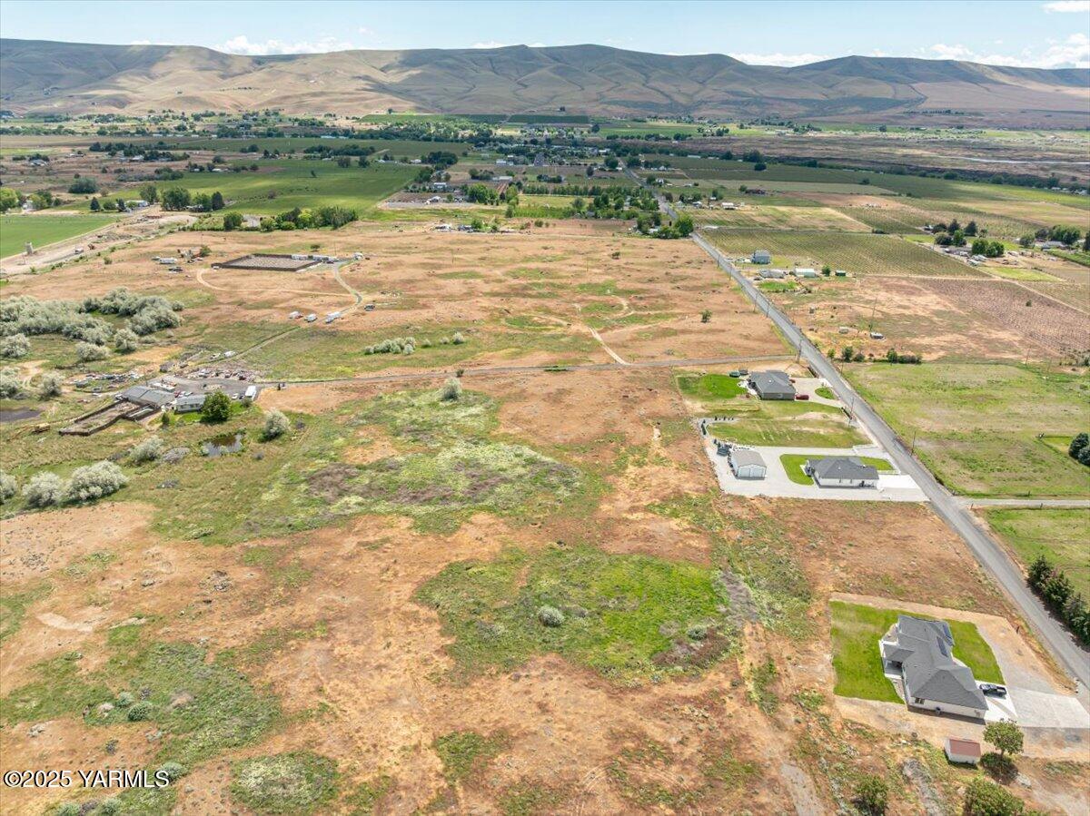176501 Lower County Road Prosser, WA 99350 - Photo 13 of 16 a view of lake with mountain