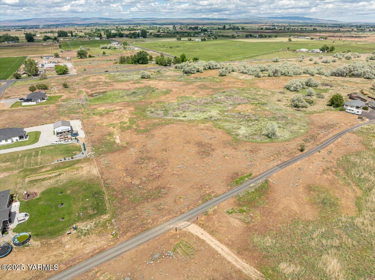 176501 Lower County Road Prosser, WA 99350 - Photo 6 of 16 a view of an ocean beach