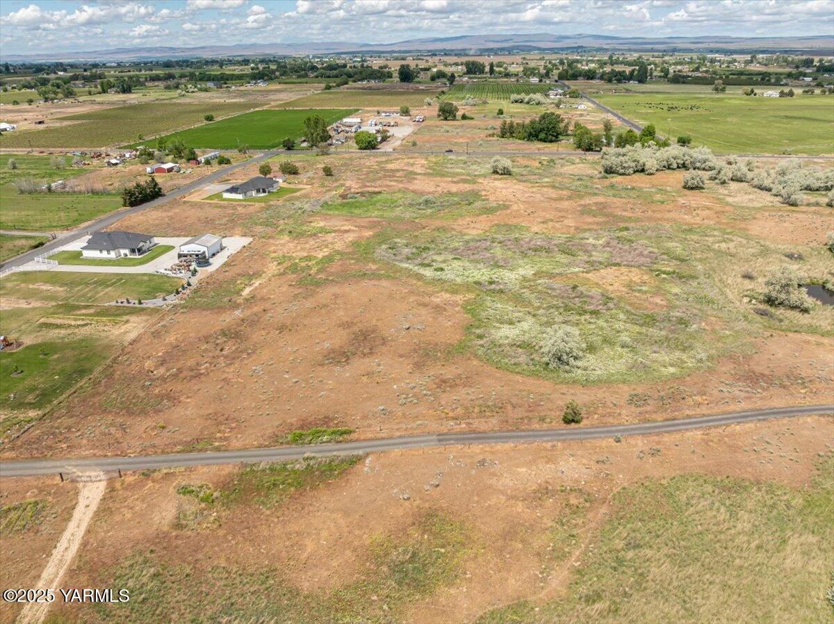 176501 Lower County Road Prosser, WA 99350 - Photo 7 of 16 a view of an ocean beach