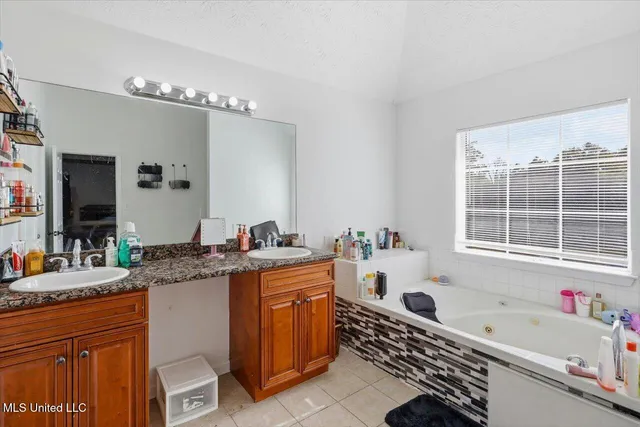 $339,999 | 204 Lyle Circle, Brandon, MS 39042