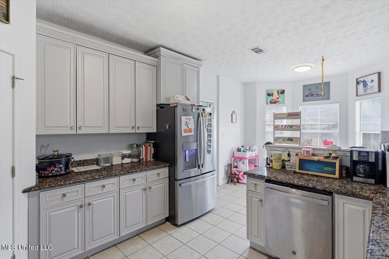 204 Lyle Circle Brandon, MS 39042 - Photo 8 of 32 11-204 Lyle Cir _ Home Tours MS