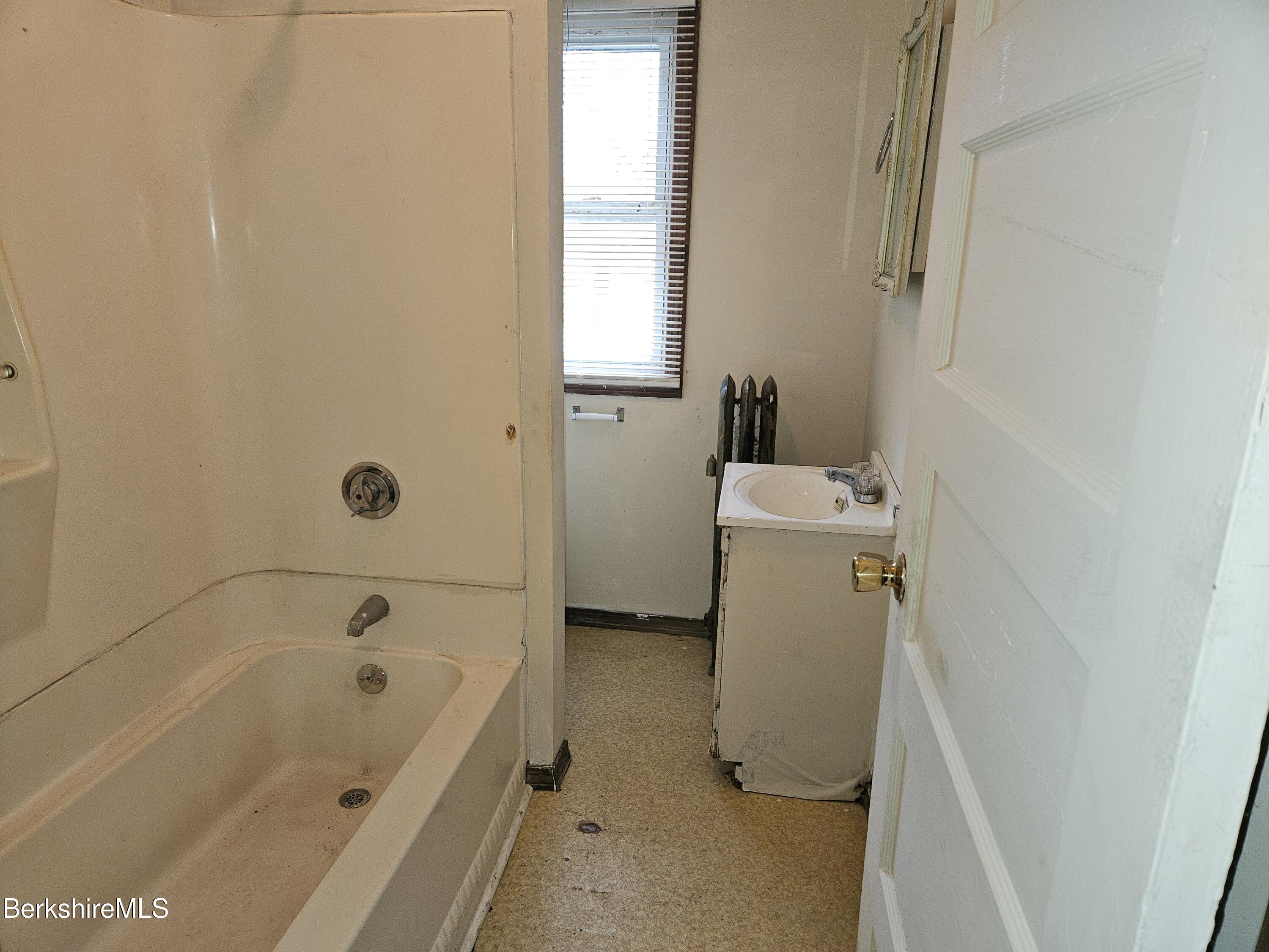61 Seymour Street Pittsfield, MA 01201 - Photo 22 of 33 Full Bath