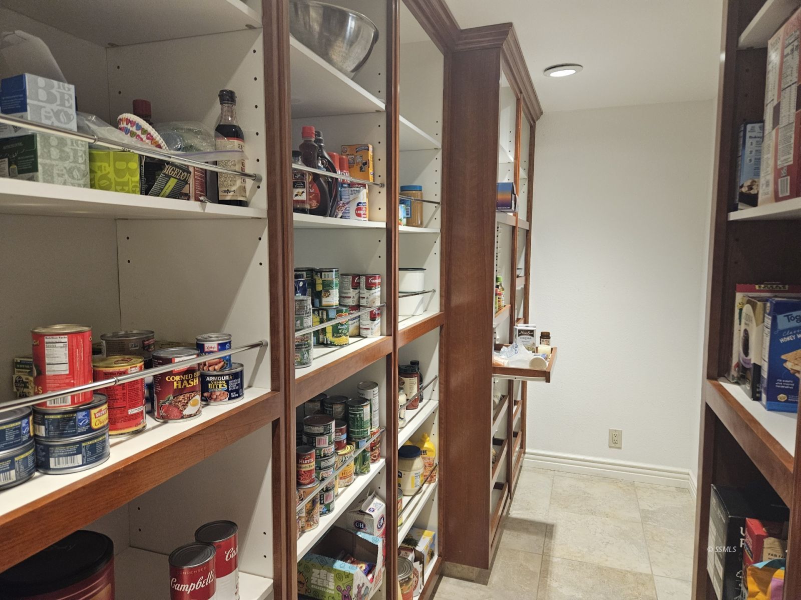 928 North Brady Street Ridgecrest, CA 93555 - Photo 8 of 21 a shelf with books and knick knacks on it