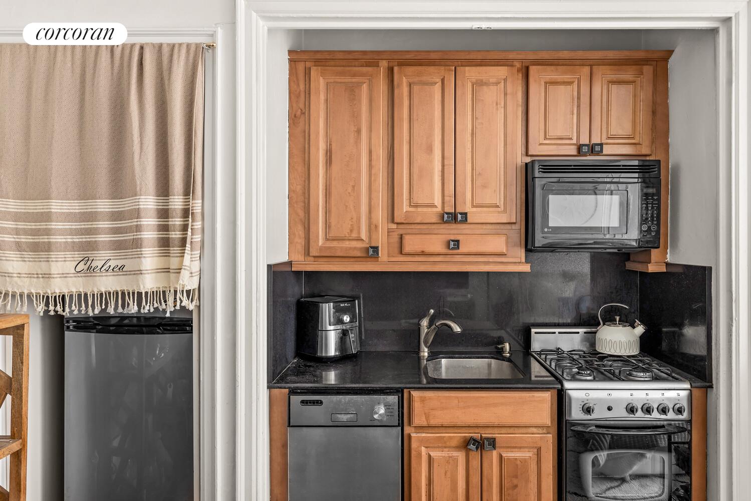 457 West 57th Street, Unit 412 Manhattan, NY 10019 - Photo 4 of 6