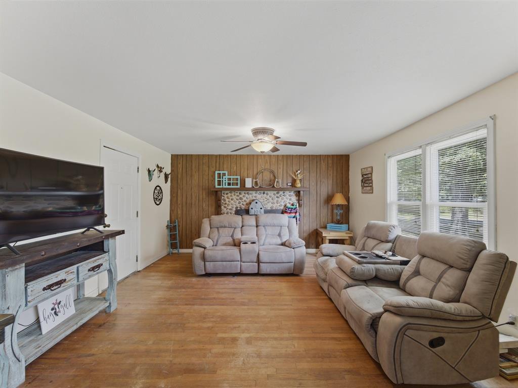 381 Bynum Road Bowie, TX 76230 - Photo 8 of 40