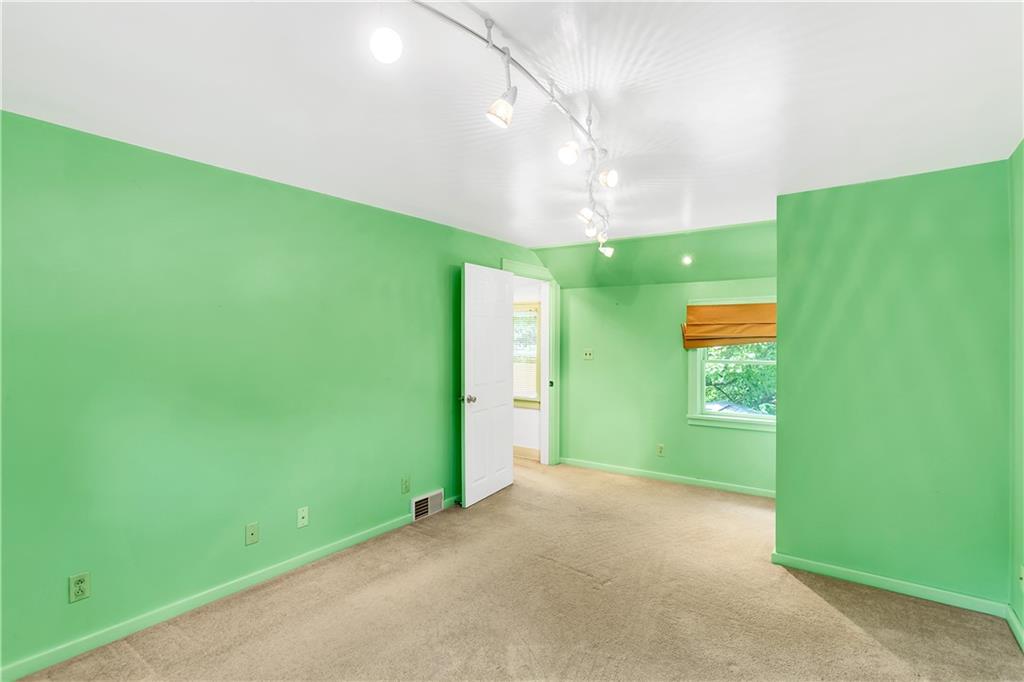 246 Jefferson Road Pittsburgh, PA 15235 - Photo 15 of 25 Gallery Image 15