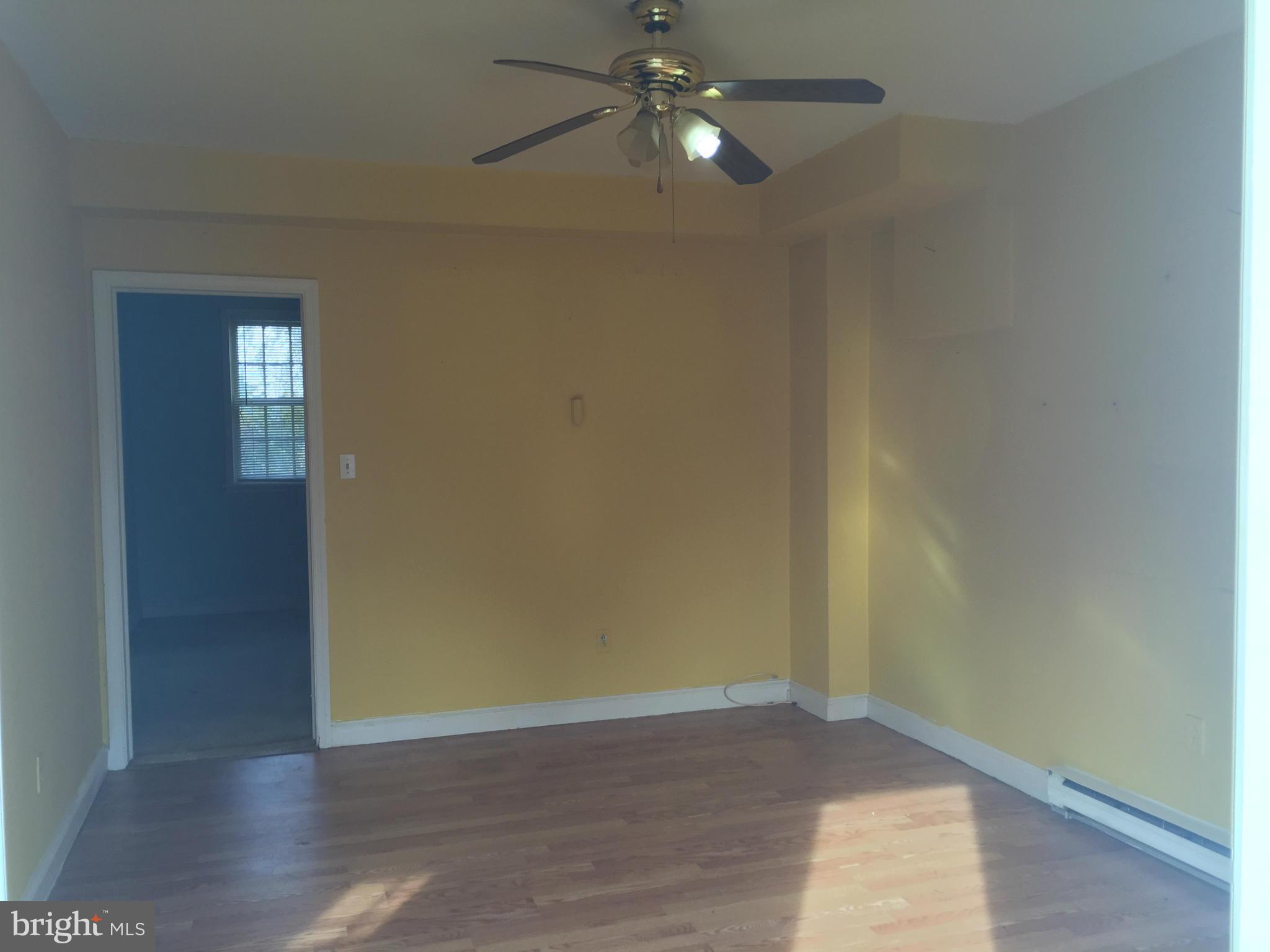 23901 Woodfield Road Gaithersburg, MD 20882 - Photo 14 of 23 Living Room