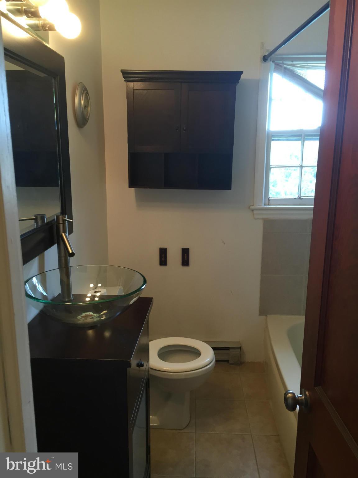 23901 Woodfield Road Gaithersburg, MD 20882 - Photo 5 of 23 Bath