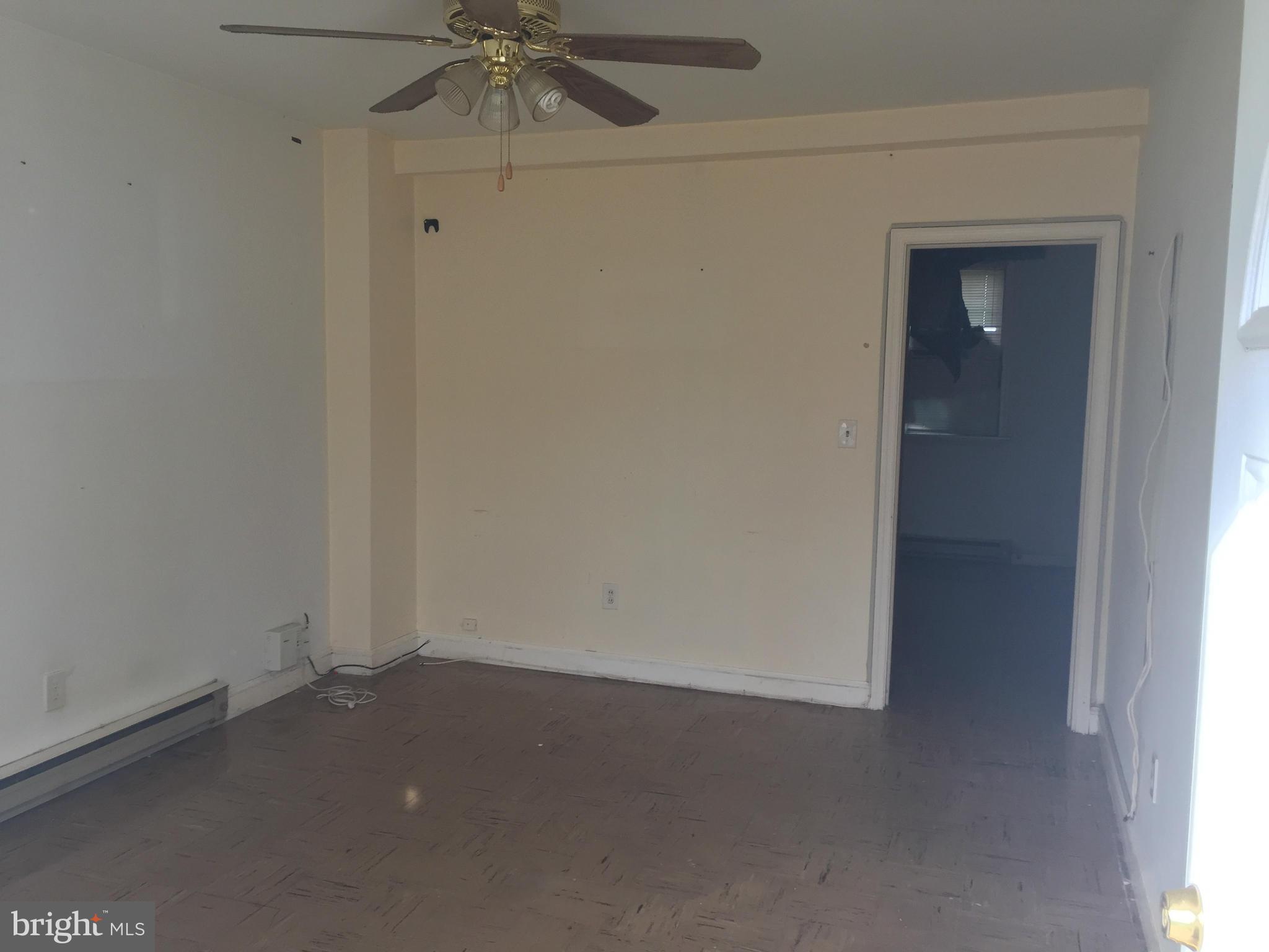 23901 Woodfield Road Gaithersburg, MD 20882 - Photo 9 of 23 Living Room