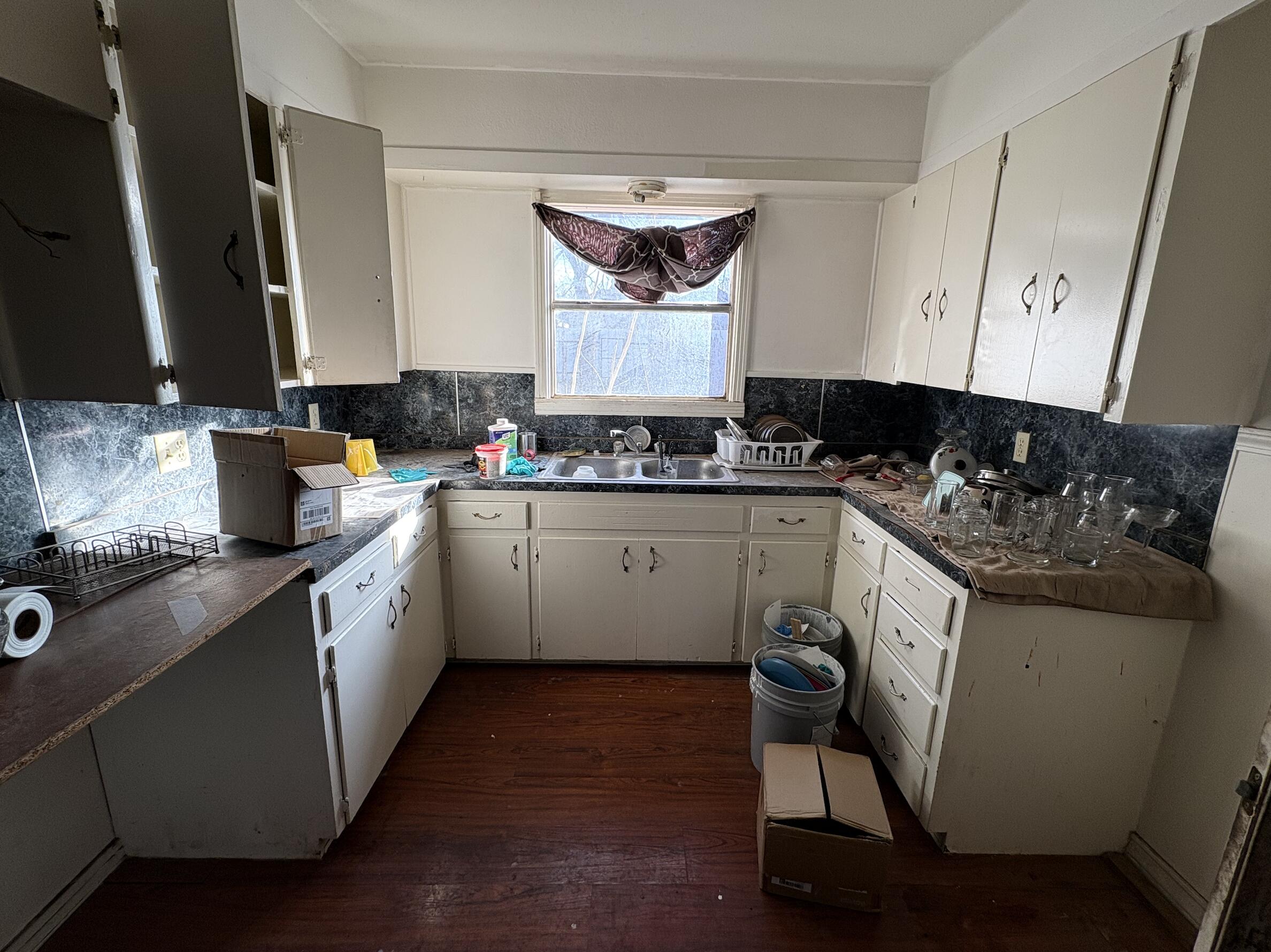 517 50th Street Lubbock, TX 79404 - Photo 12 of 28 517 50th St. Living Room 2